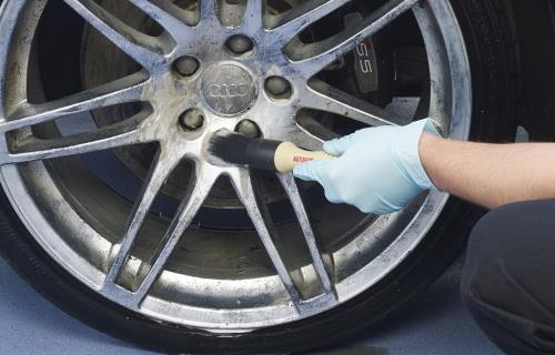 Autoglym 5 Litre Acid Wheel Cleaner removes brake dust and dirt 07005AG - Wheel Cleaner 2 hi-res-large.jpg